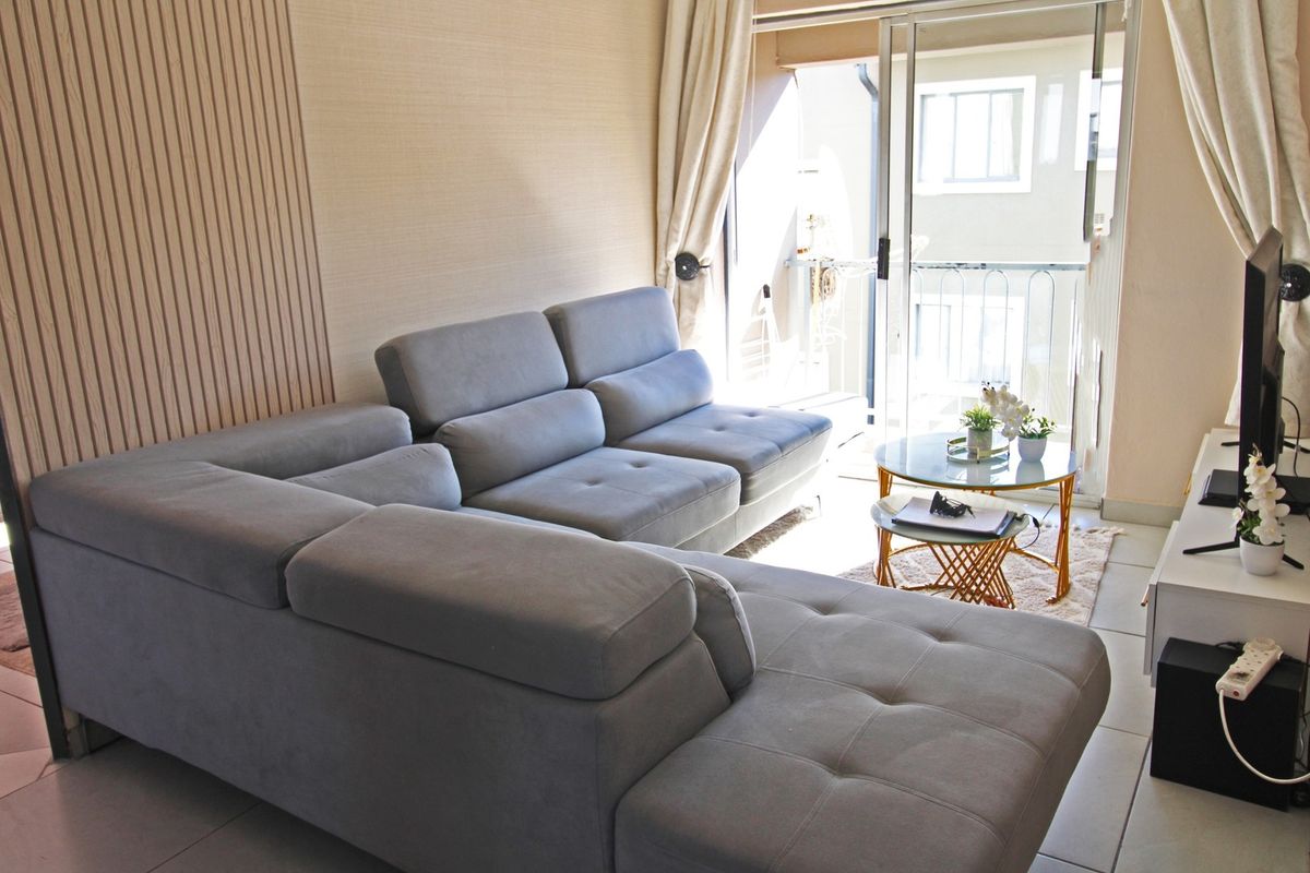 Sunny 2-Bedroom Apartment in a Quiet Ferndale Location - Photo 2