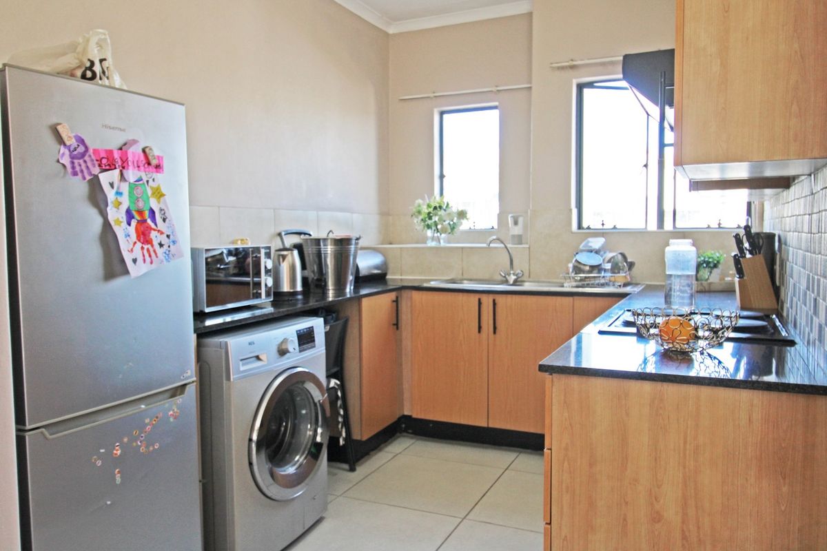 Sunny 2-Bedroom Apartment in a Quiet Ferndale Location - Photo 3