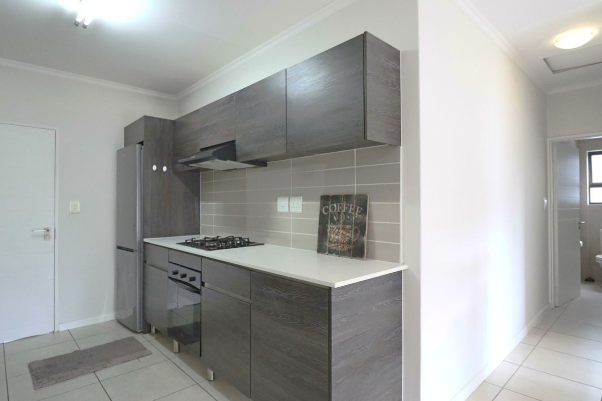 Modern One Bedroom Unfurnished Lifestyle Living in the Heart of Olivedale - Photo 4