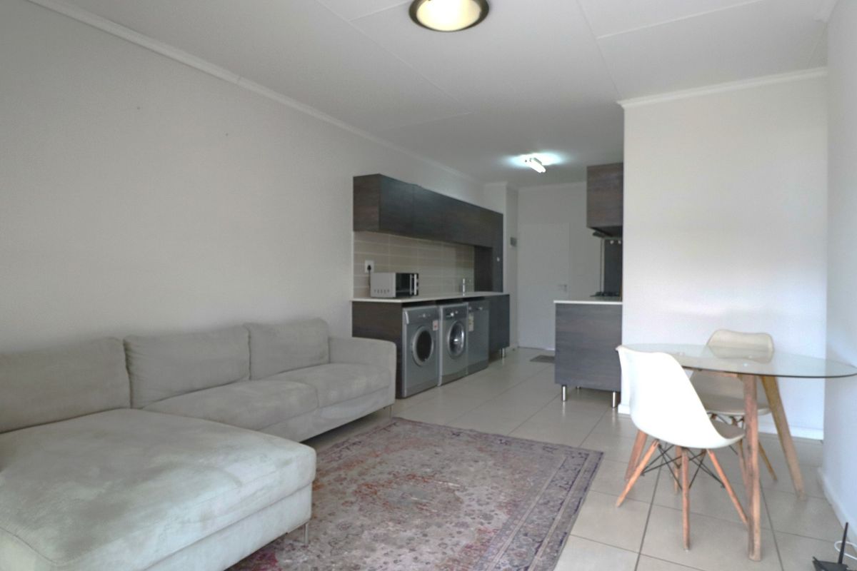 Modern One Bedroom Unfurnished Lifestyle Living in the Heart of Olivedale - Photo 5