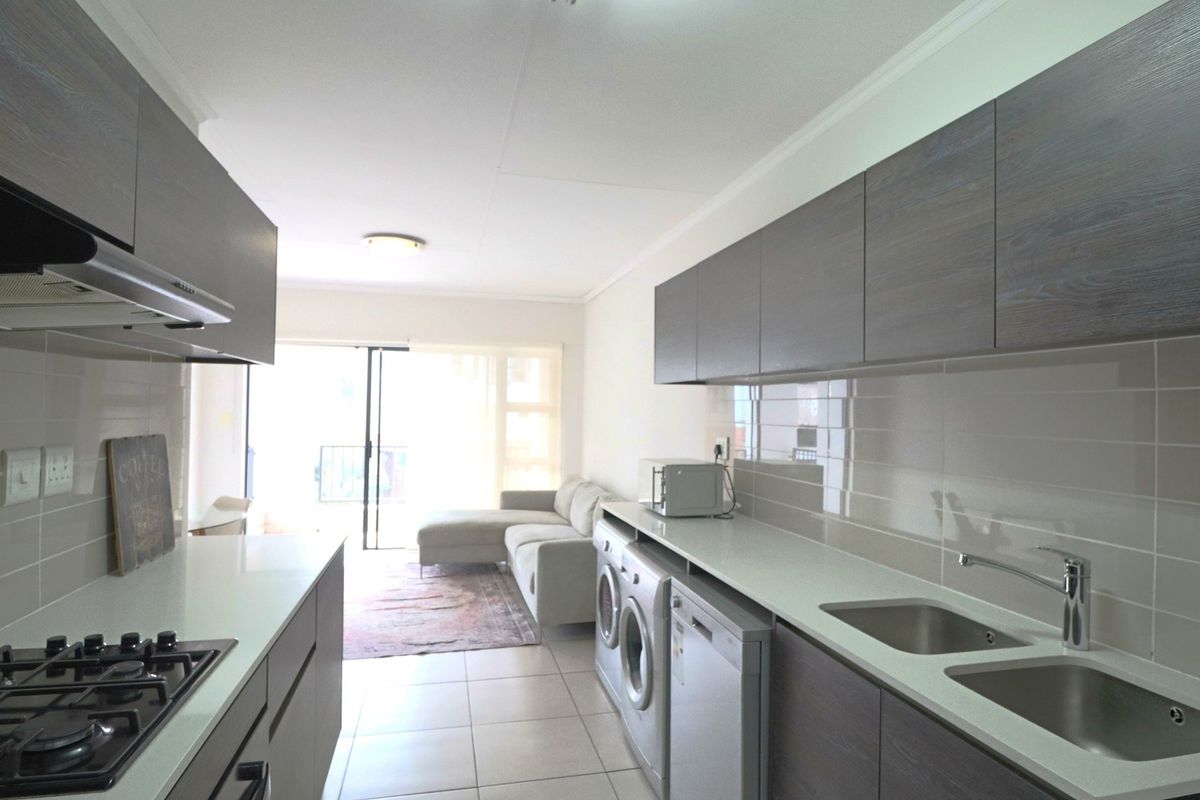 Modern One Bedroom Unfurnished Lifestyle Living in the Heart of Olivedale - Photo 3