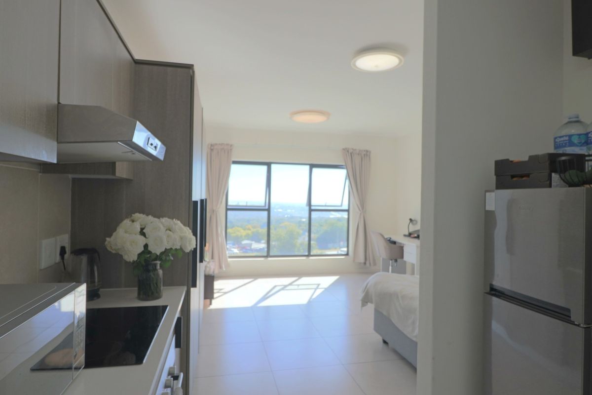 Perfect Lock-Up-and-Go Studio in The Aura | Ideal for First-Time Buyers & Investors - Photo 2