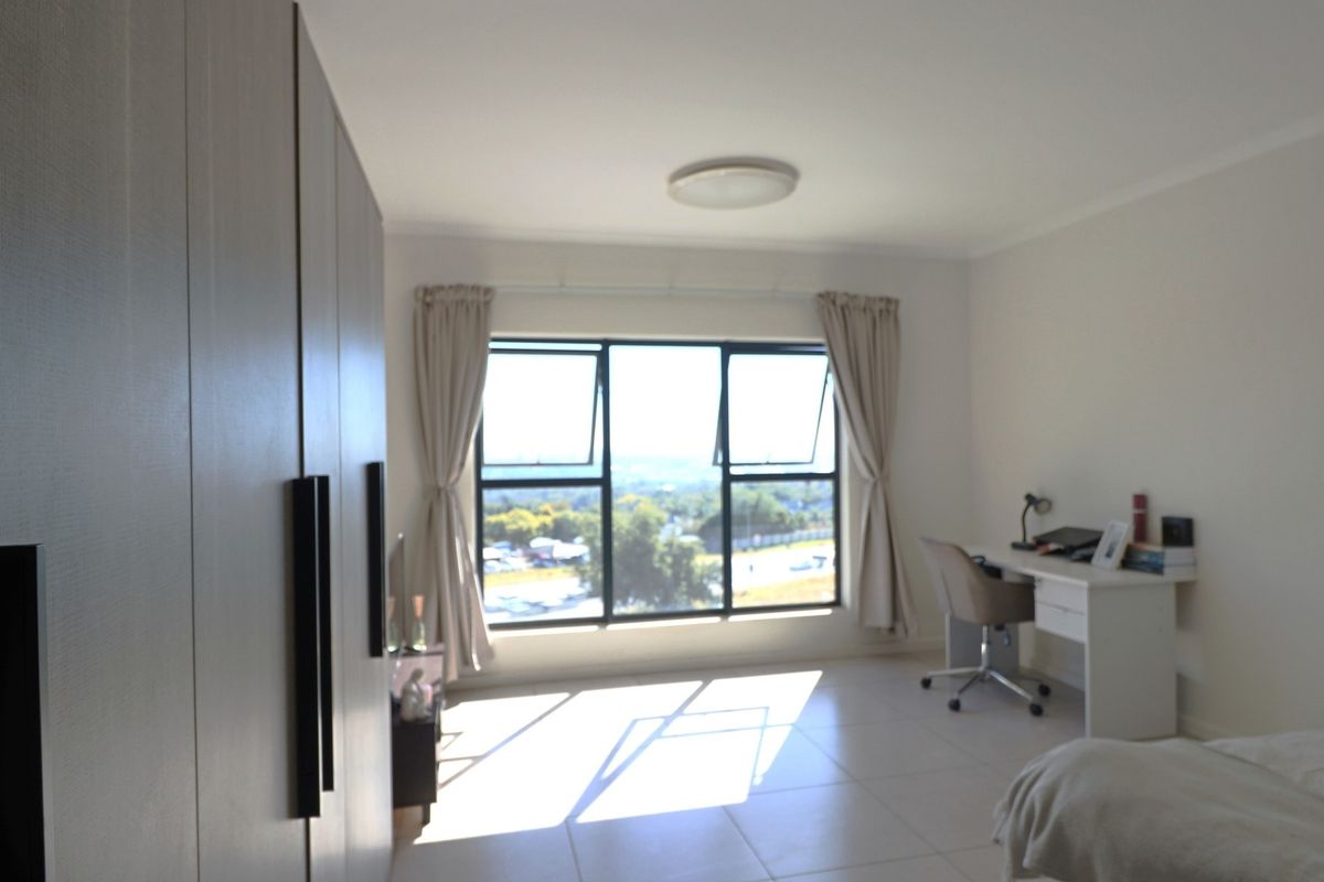 Perfect Lock-Up-and-Go Studio in The Aura | Ideal for First-Time Buyers & Investors - Photo 4