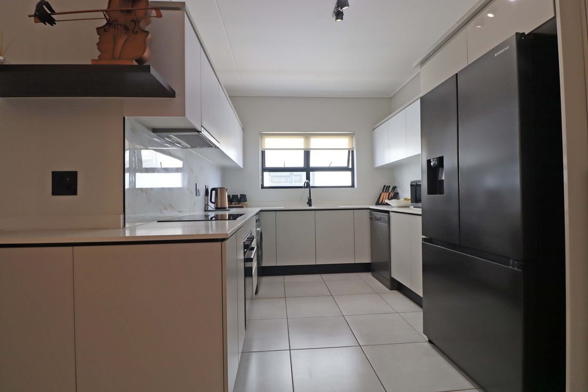 Fully Furnished 3 bed 2 bath - Photo 5