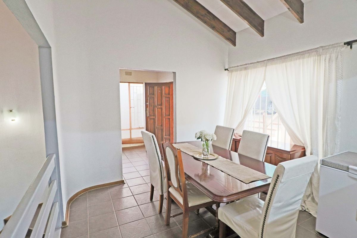 Spacious 3-Bedroom Duplex Townhouse for Rent in Bryanston - Photo 5