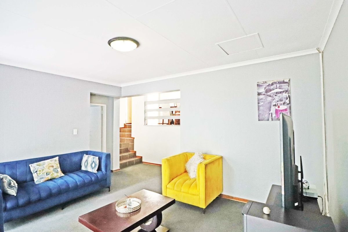 Spacious 3-Bedroom Duplex Townhouse for Rent in Bryanston - Photo 4