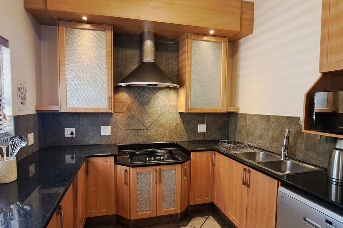 3 BEDROOM DUPLEX TO RENT | VALADARES, BRYANSTON | SPACIOUS FAMILY HOME - Photo 4