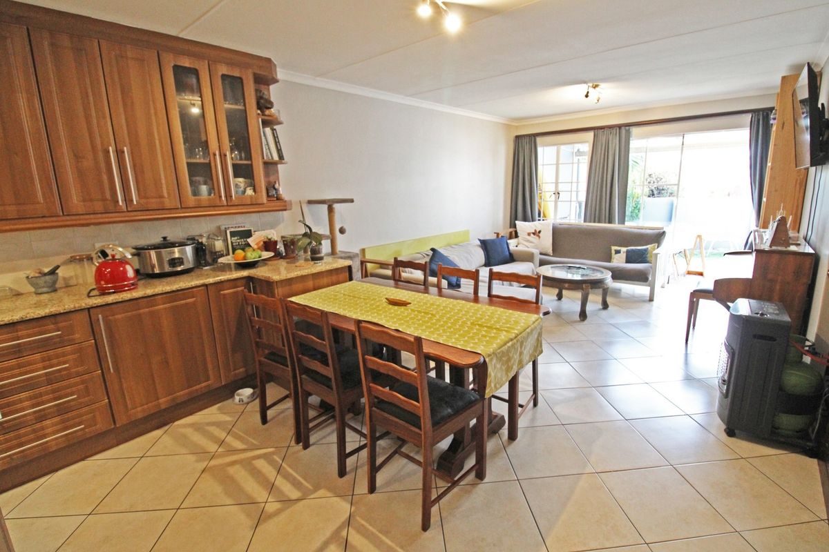 Beautiful 2 Bedroom North-Facing Garden Apartment - Photo 3