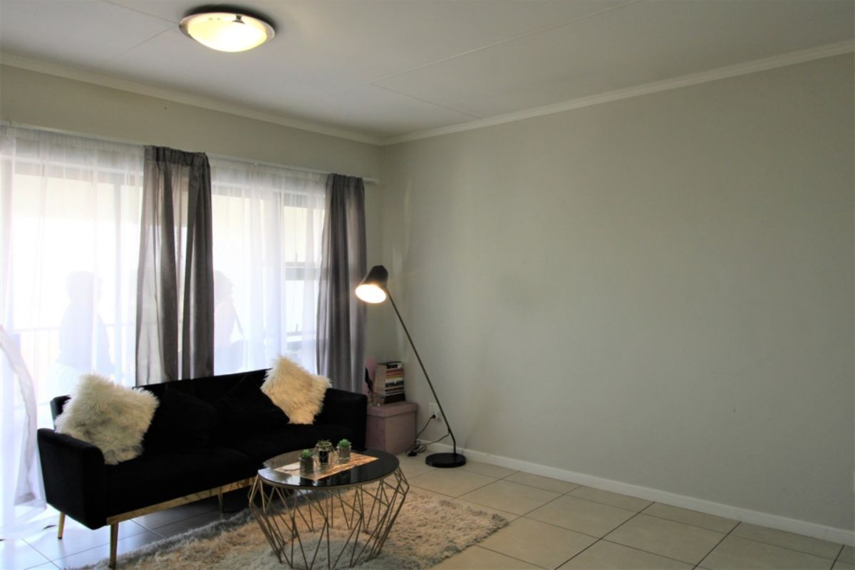 Modern and Stylish 1 Bed, 1 Bath Apartment with views! - Photo 3