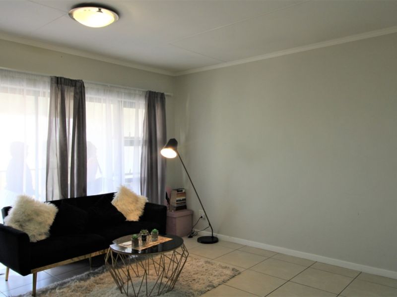 Modern and Stylish 1 Bed, 1 Bath Apartment with views! - Photo 3