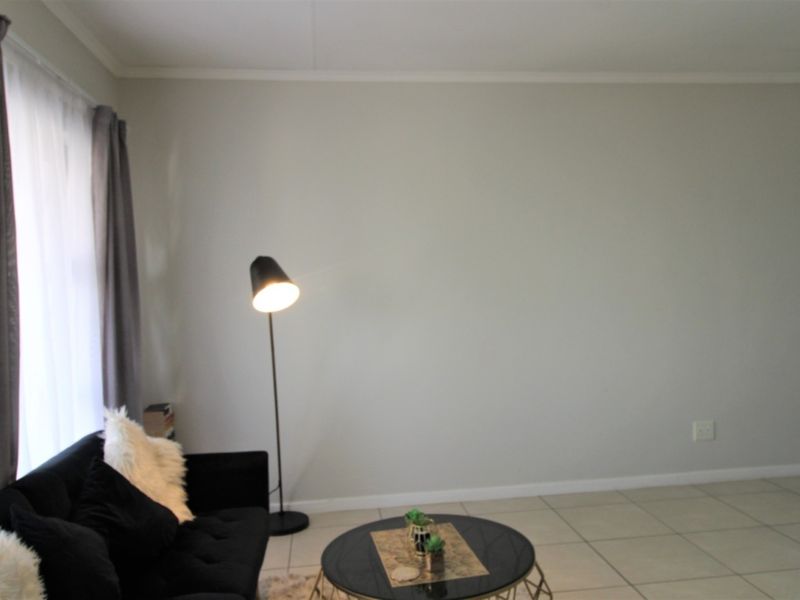 Modern and Stylish 1 Bed, 1 Bath Apartment with views! - Photo 4