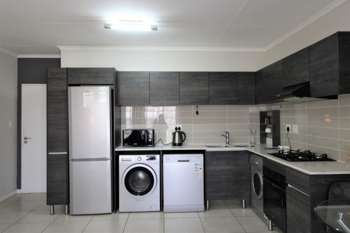 Modern and Stylish 1 Bed, 1 Bath Apartment with views! - Photo 2