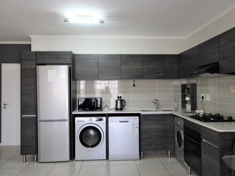 Modern and Stylish 1 Bed, 1 Bath Apartment with views! - Photo 2