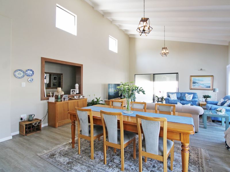 Modern Three-bedroom penthouse offers luxury  living!! - Photo 9