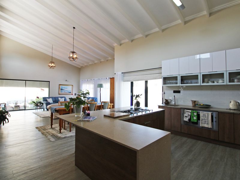 Modern Three-bedroom penthouse offers luxury  living!! - Photo 6