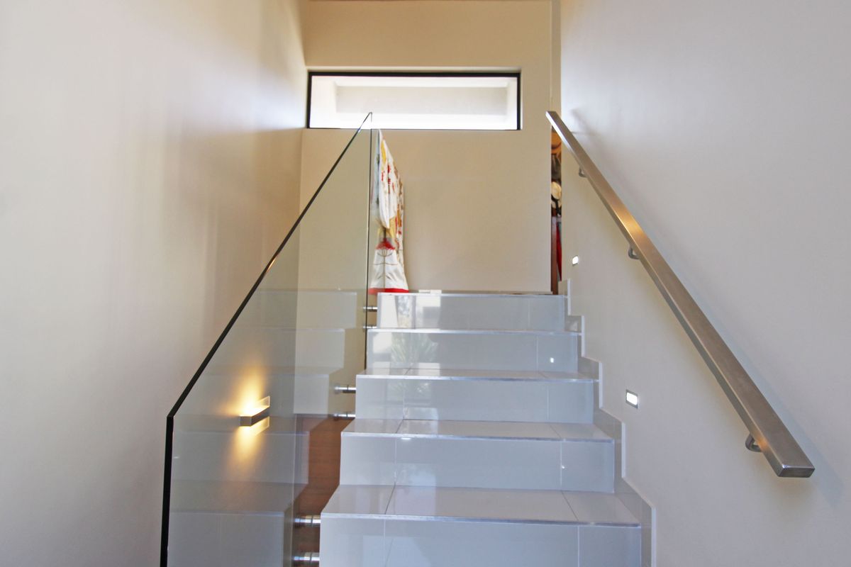 Modern Three-bedroom penthouse offers luxury  living!! - Photo 2