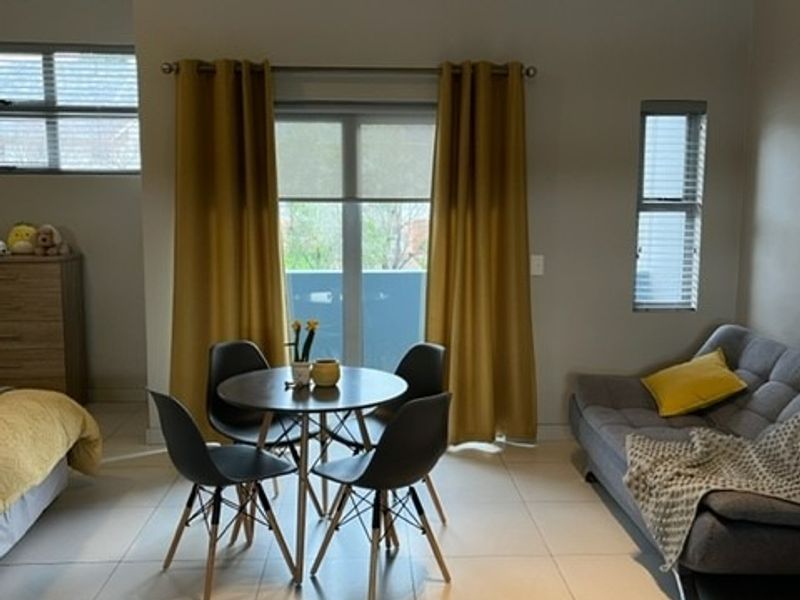 The Ultimate Studio apartment in a great location!!!! - Photo 10