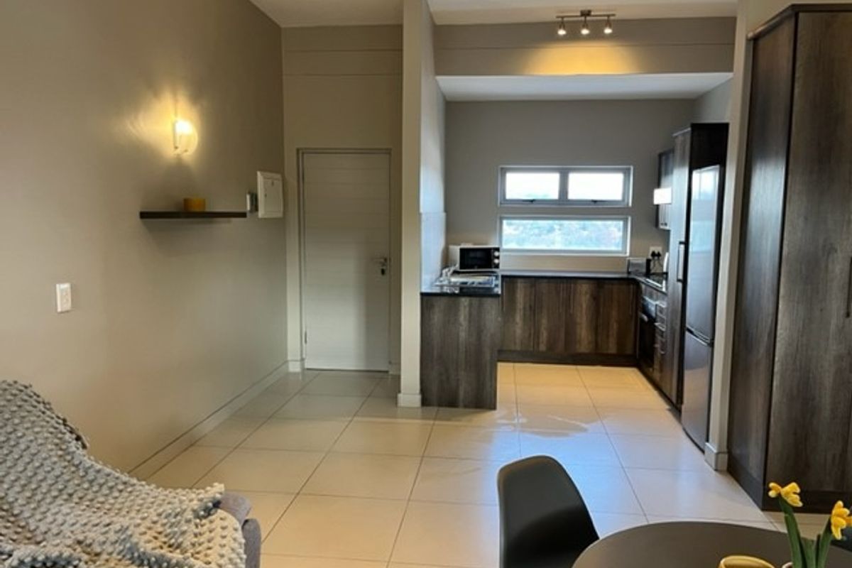 The Ultimate Studio apartment in a great location!!!! - Photo 4