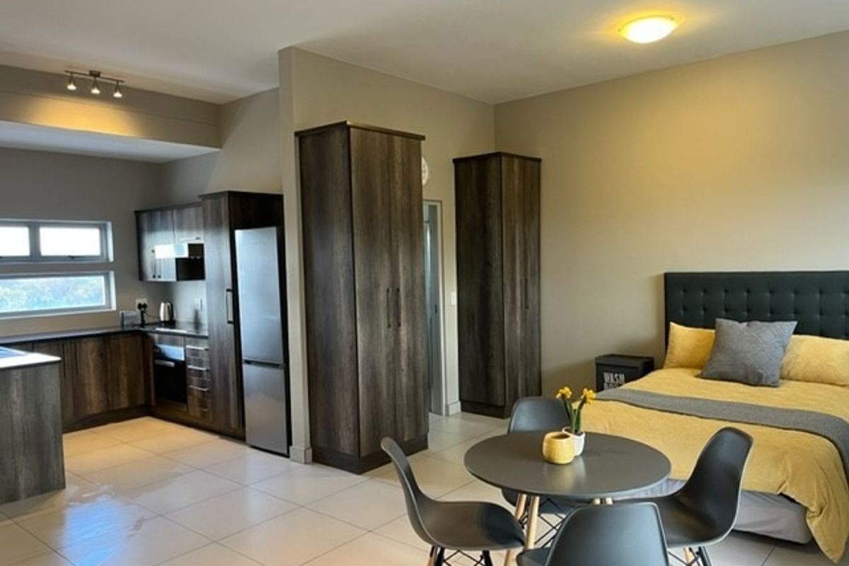 The Ultimate Studio apartment in a great location!!!! - Photo 5