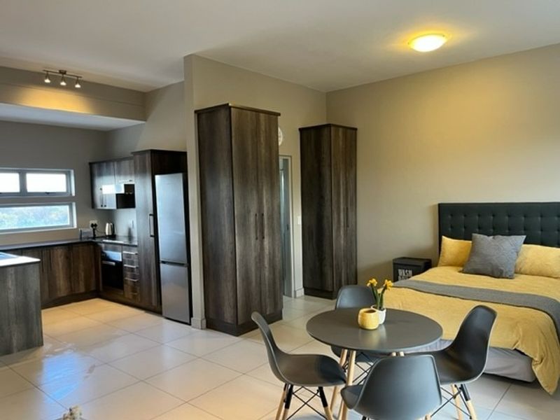 The Ultimate Studio apartment in a great location!!!! - Photo 5