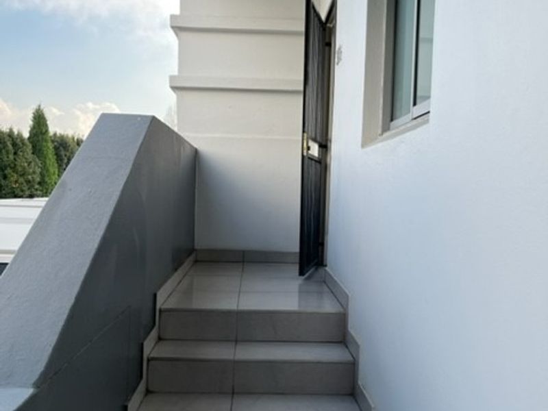 The Ultimate Studio apartment in a great location!!!! - Photo 3