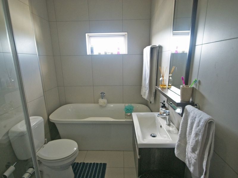 Apartment For Sale In Sandton - Photo 6