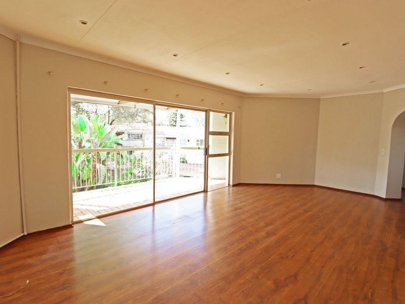Apartment For Sale In Sandton - Photo 3