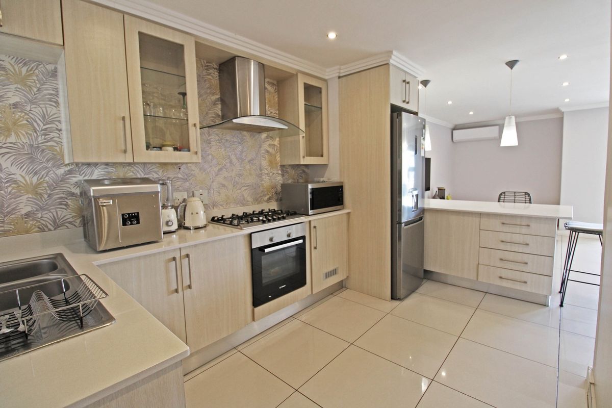 Apartment For Sale In Sandton - Photo 3
