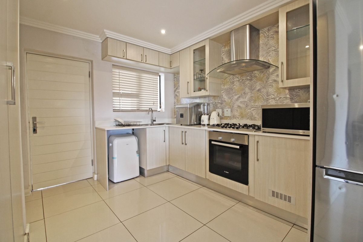 Apartment For Sale In Sandton - Photo 2