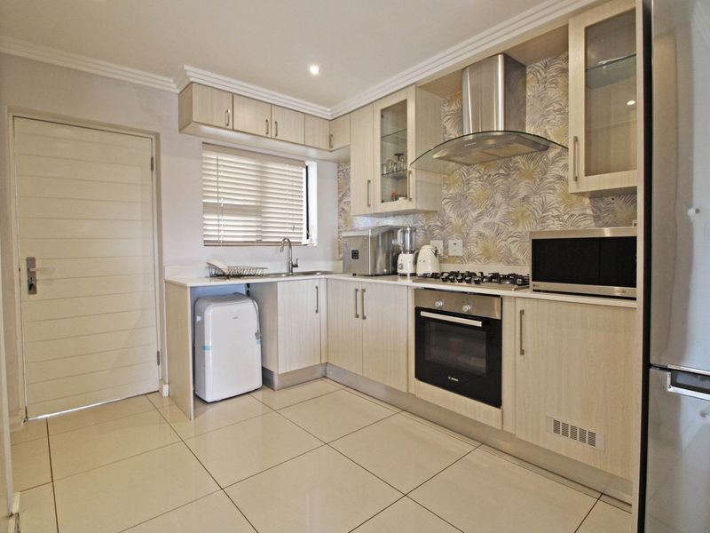 Apartment For Sale In Sandton - Photo 2