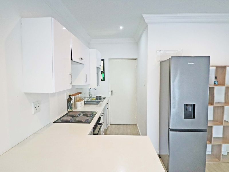 1st-Floor 2-Bedroom Apartment in Secure Boomed-Off Area For Sale in Rivonia - Photo 4