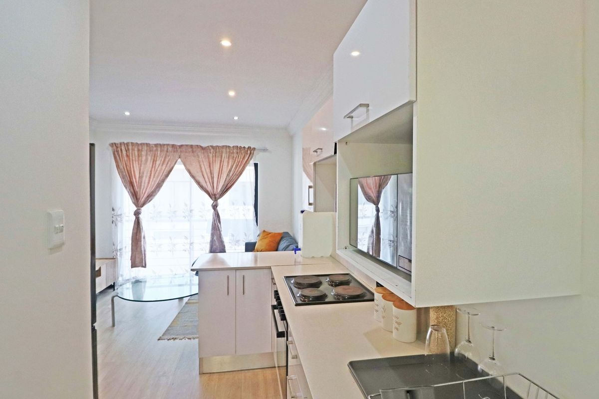 1st-Floor 2-Bedroom Apartment in Secure Boomed-Off Area For Sale in Rivonia - Photo 3