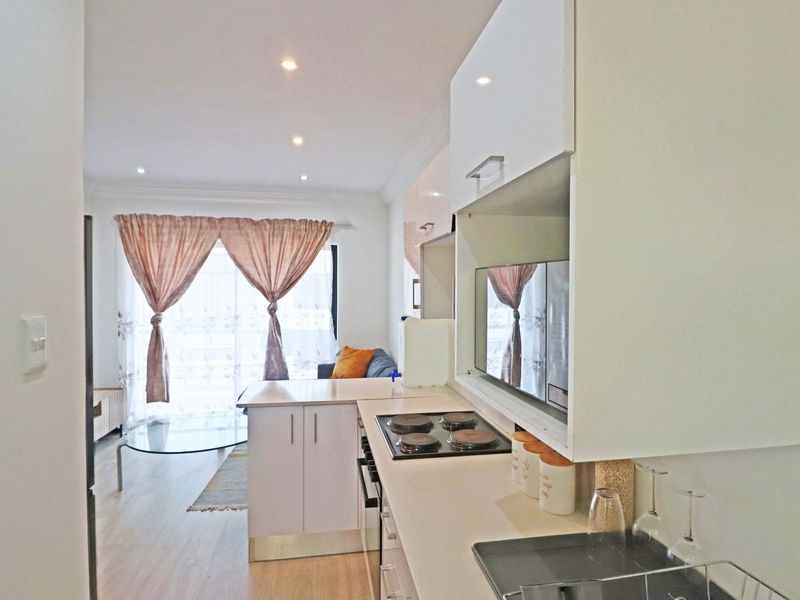 1st-Floor 2-Bedroom Apartment in Secure Boomed-Off Area For Sale in Rivonia - Photo 3