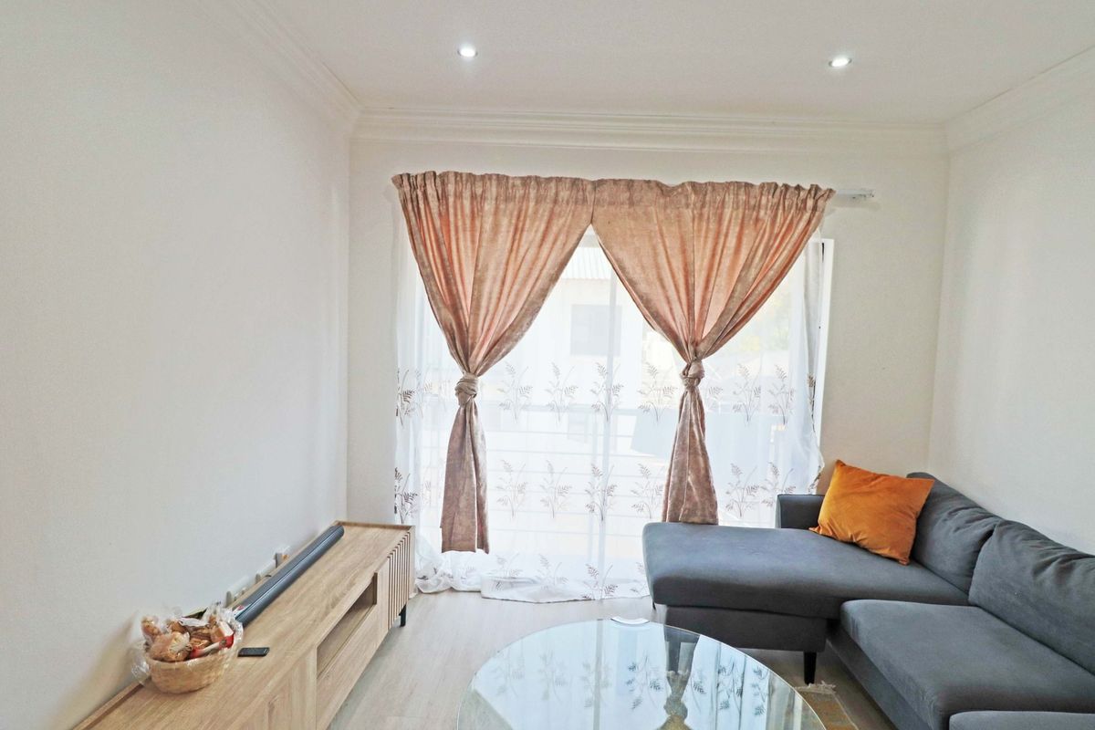 1st-Floor 2-Bedroom Apartment in Secure Boomed-Off Area For Sale in Rivonia - Photo 2