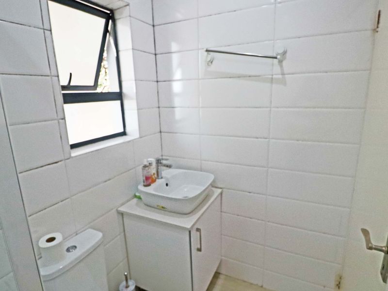 1st-Floor 2-Bedroom Apartment in Secure Boomed-Off Area For Sale in Rivonia - Photo 10
