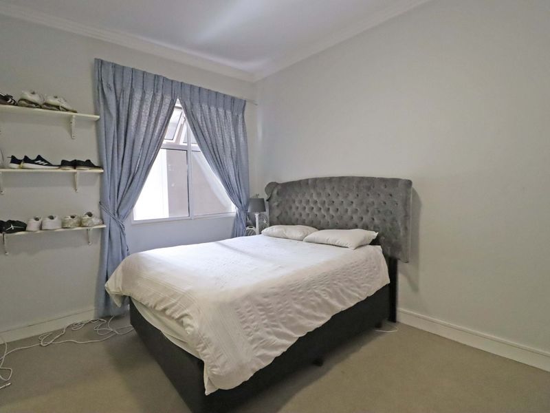 Modern Two-bedroom/ two-bathroom Apartment in Bryanston - Photo 9