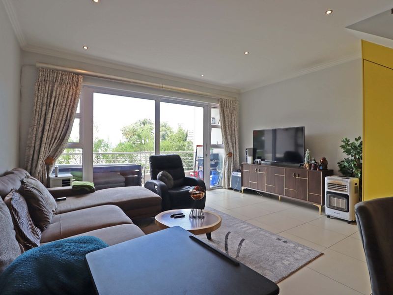 Modern Two-bedroom/ two-bathroom Apartment in Bryanston - Photo 4