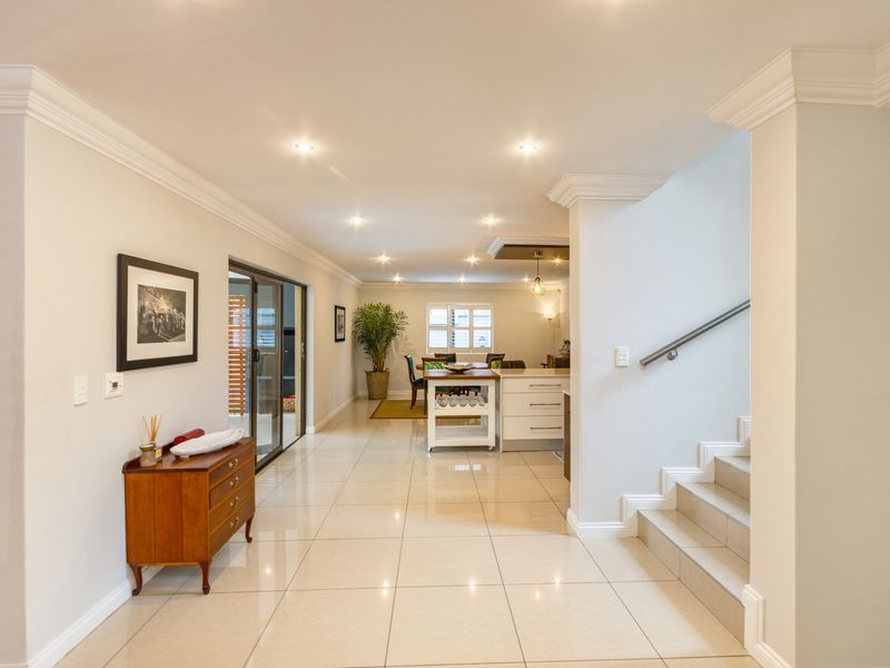 Modern 4-Bedroom Home in Exclusive Secure Estate - Photo 3