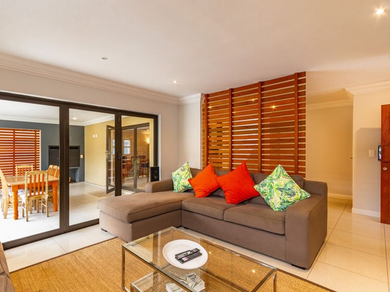 Modern 4-Bedroom Home in Exclusive Secure Estate - Photo 4