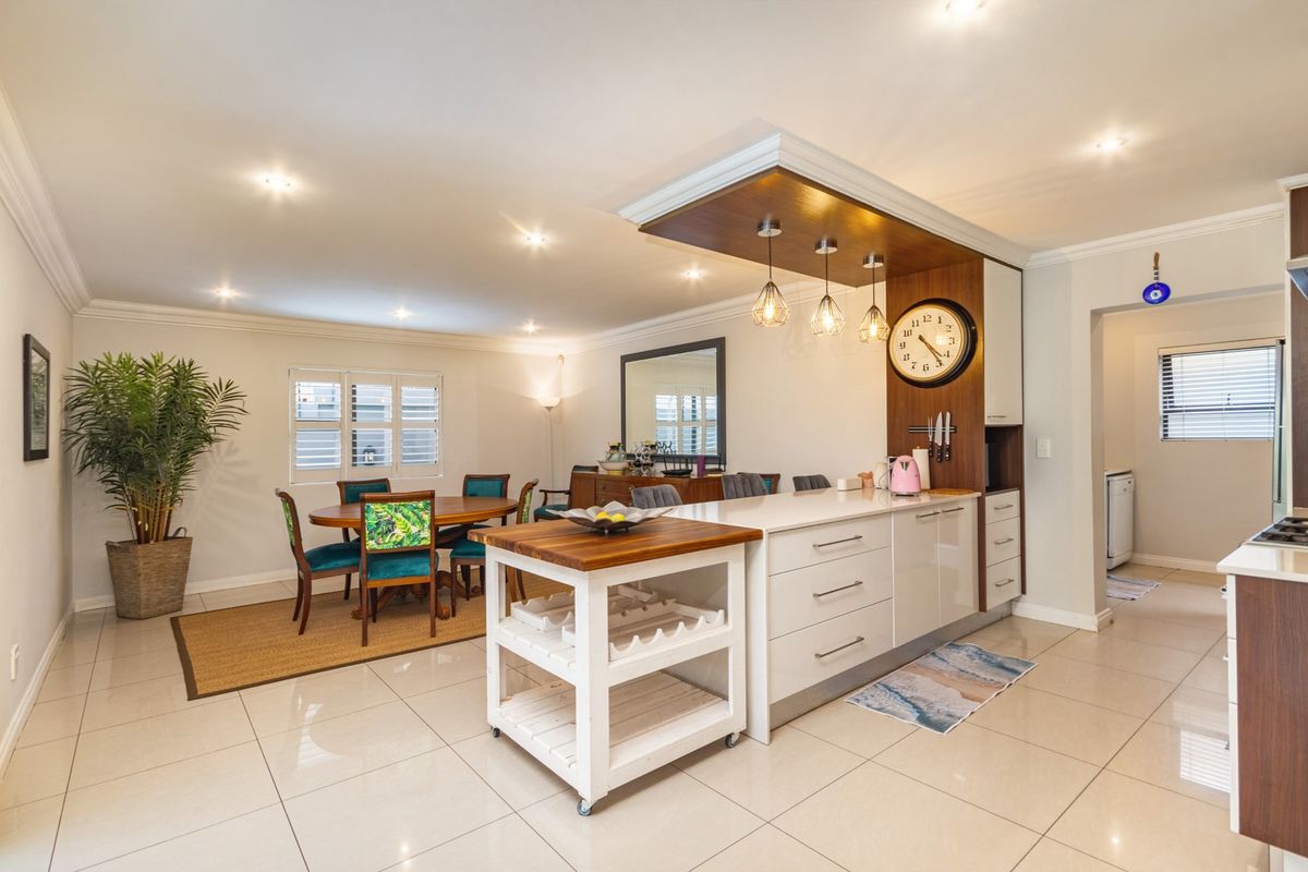 Modern 4-Bedroom Home in Exclusive Secure Estate - Photo 5