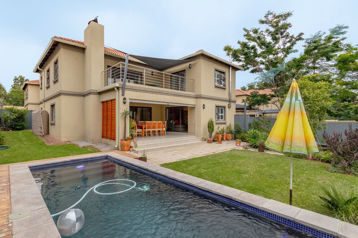 Modern 4-Bedroom Home in Exclusive Secure Estate - Photo 2