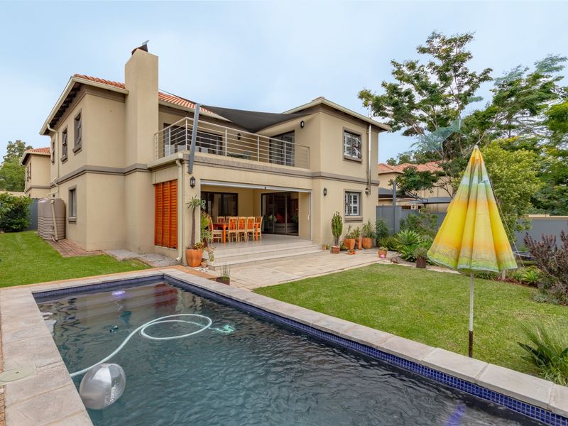 Modern 4-Bedroom Home in Exclusive Secure Estate - Photo 2