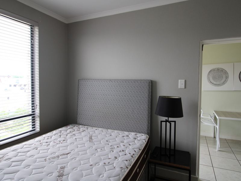 1 Bed 1 Bath unit for sale. NO TRANSFER COSTS!! - Photo 8