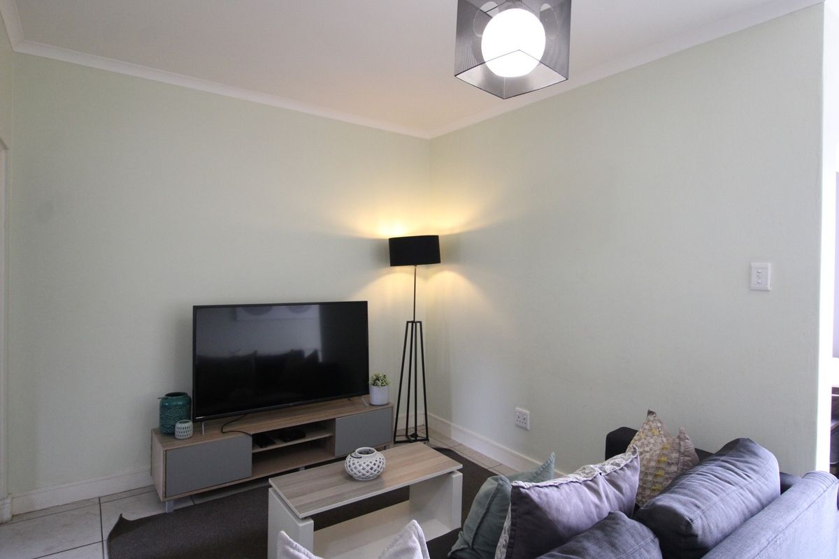 1 Bed 1 Bath unit for sale. NO TRANSFER COSTS!! - Photo 2