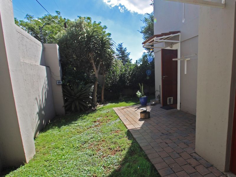 Townhouse For Sale In Sandton - Photo 7