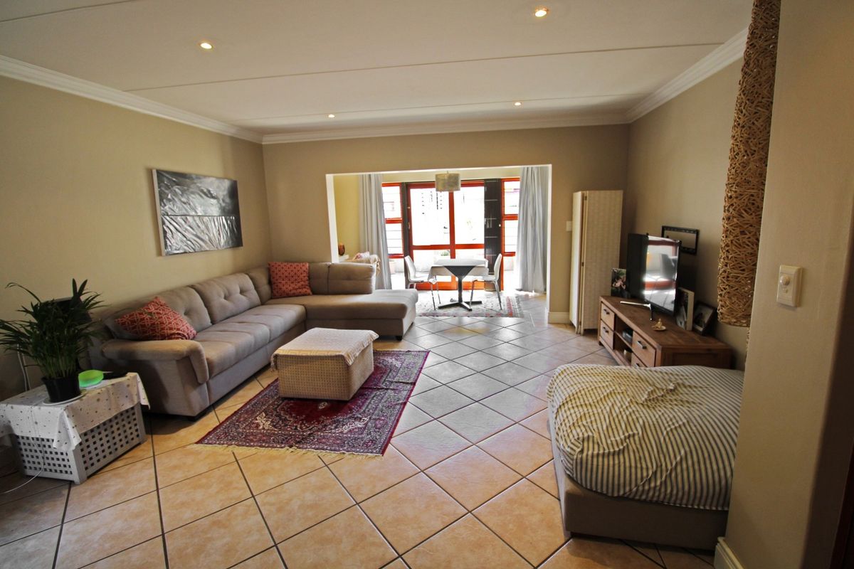 Townhouse For Sale In Sandton - Photo 3