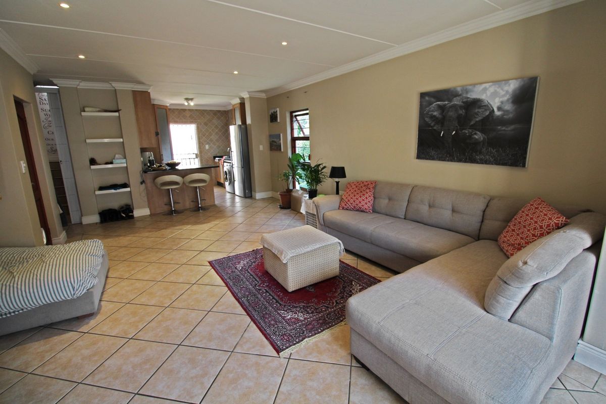 Townhouse For Sale In Sandton - Photo 2
