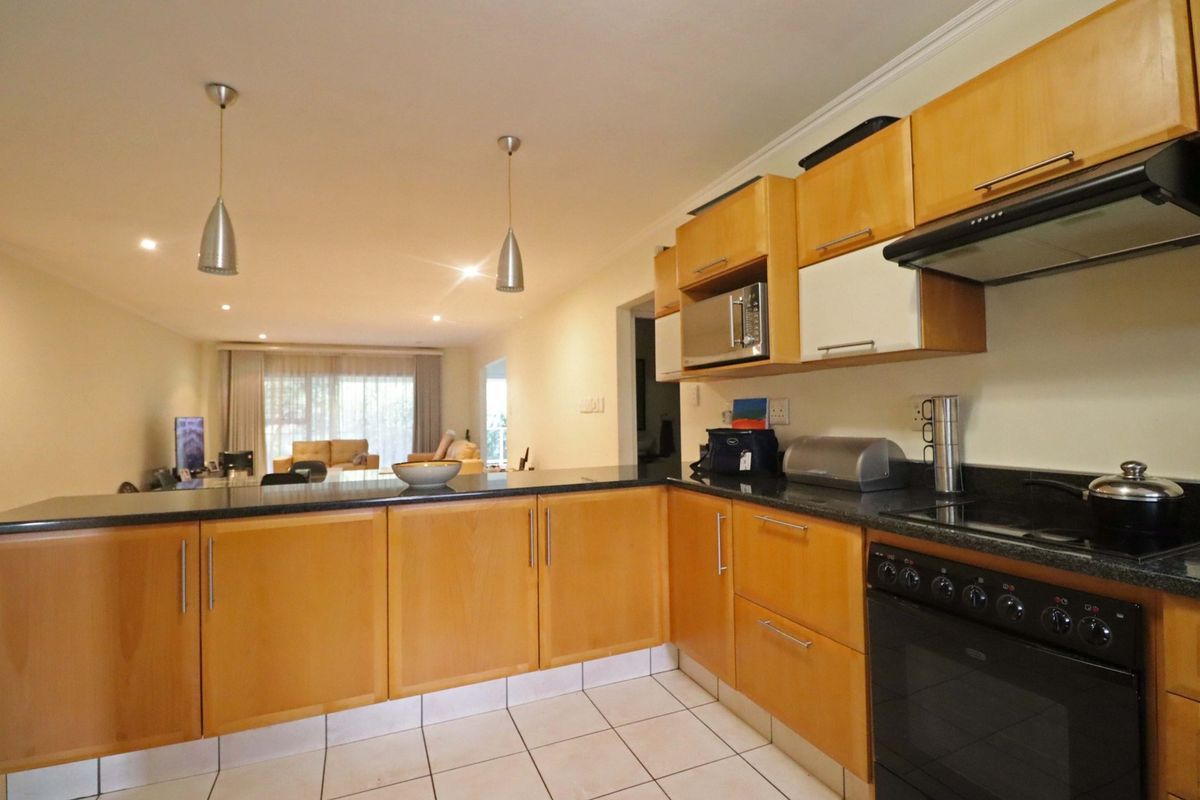 Beautiful 2-Bedroom, 2-Bathroom Apartment with Study Area & Spacious Balcony - Photo 4