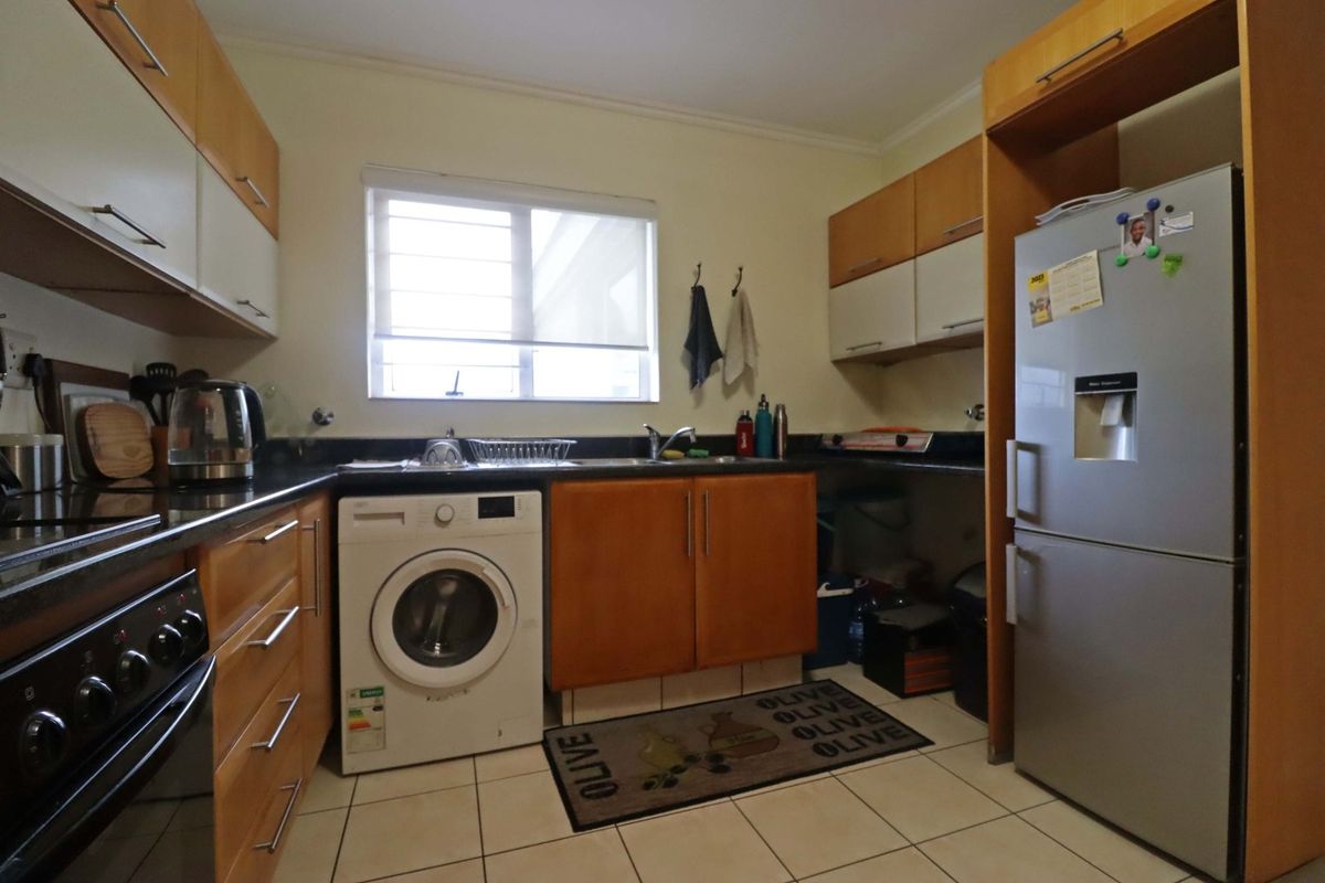 Beautiful 2-Bedroom, 2-Bathroom Apartment with Study Area & Spacious Balcony - Photo 3