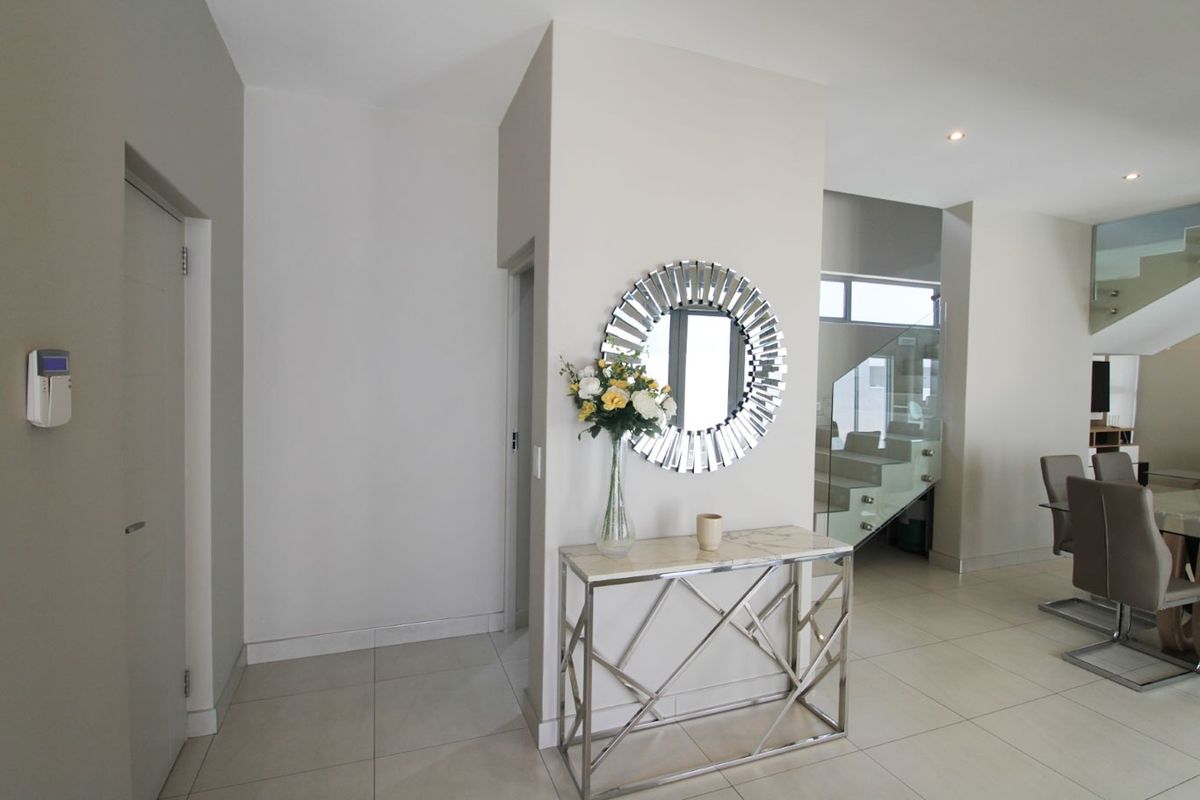 Upmarket Lock-Up-and-Go Living in Prestigious West End Estate, Bryanston - Photo 2